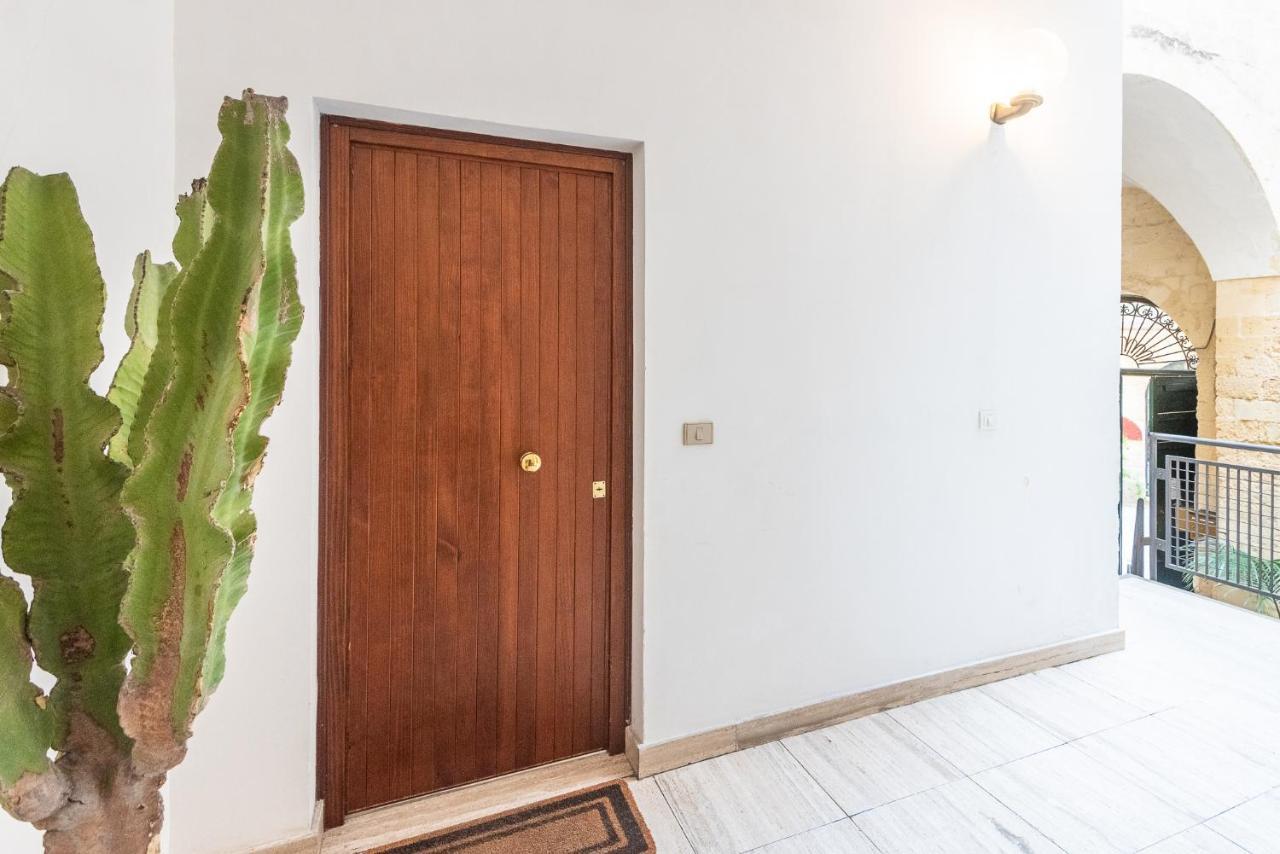 Rubichi 6 - Old Town Apartment Sit Lecce Kültér fotó